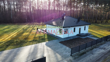 Nowy, parterowy dom w Płotach